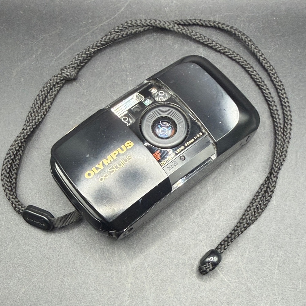 Olympus Stylus 35mm Point & Shoot Film Camera w Strap, Vintage Untested